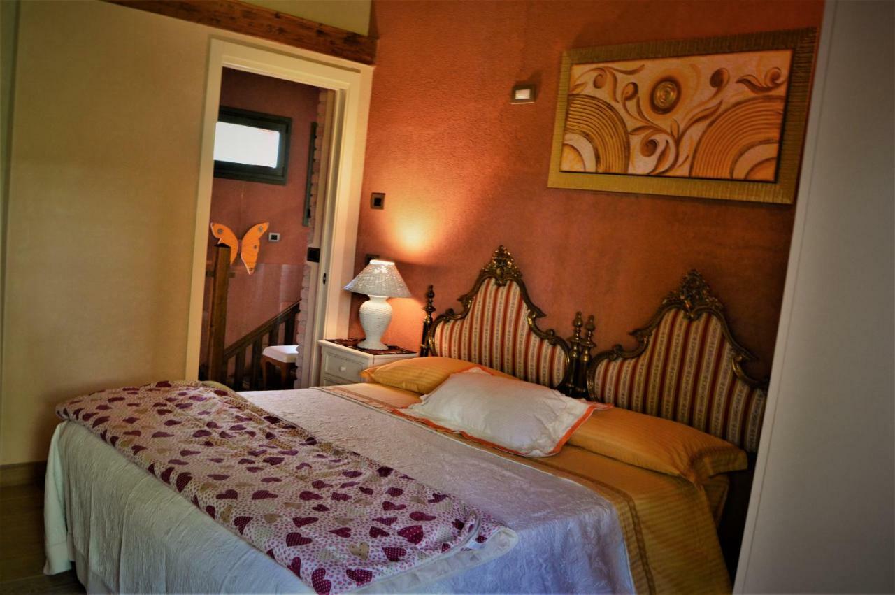 B&B La Piazzetta กาสติโญเน เด เปโปลี ภายนอก รูปภาพ