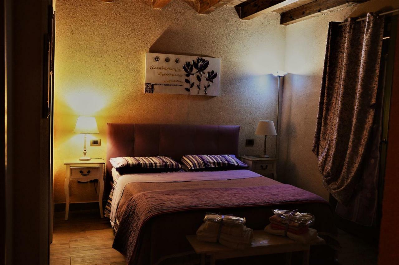 B&B La Piazzetta กาสติโญเน เด เปโปลี ภายนอก รูปภาพ